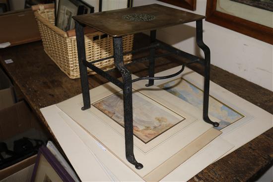 A footman and other metalware